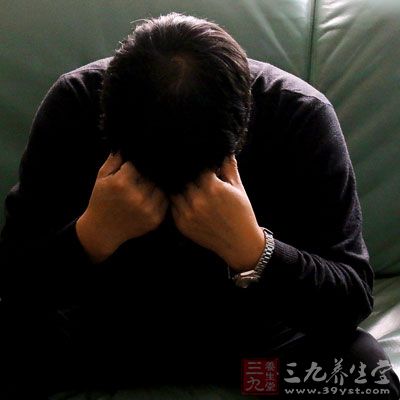 抑郁癥患者由于情緒低落、悲觀厭世。嚴重時很容易產(chǎn)生自殺念頭