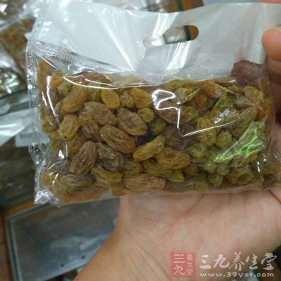 葡萄干内含大量葡萄糖，对心肌有营养作用