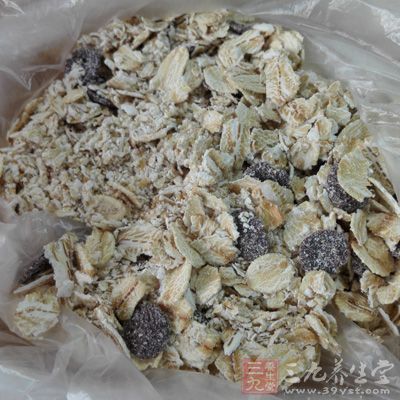燕麦又叫油麦、裸燕麦,性味甘平,是一种高蛋白食品 燕麦又叫油麦、裸燕麦,性味甘平,是一种高蛋白食品