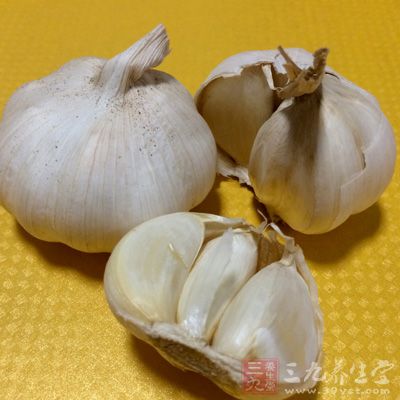 干地皮菜兩小把、蒜3瓣、辣椒油鹽、味精