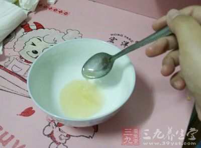 蜂蜜是一种天然的营养品，我们也可以用蜂蜜减肥