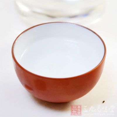 白醋洗衣服抑菌去味衣物更柔顺