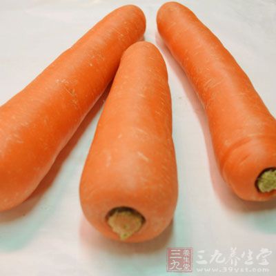 胡萝卜还含有丰富的胡萝卜素，所以它们具有极好的防癌作用
