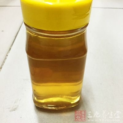 牛奶500毫升，蜂蜜少许