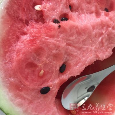 有人用西瓜皮煮汤，具清润效果