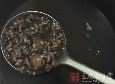 银丝卷1两、黑米紫米粥1两、肉松1-2匙、肚丝拌黄瓜丝