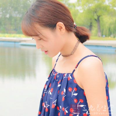 痔疮膏可以祛除眼袋 正解:× 痔疮膏可以祛除眼袋 正解:×