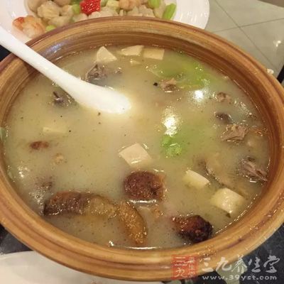 自己在家煲一鍋靚湯，讓家人共享口福與快樂