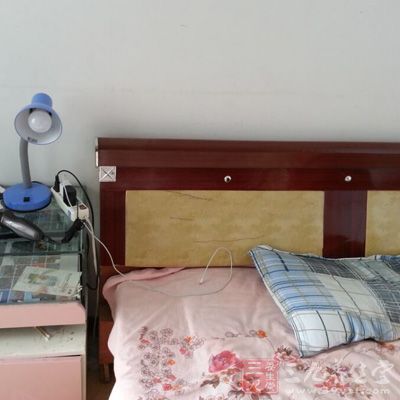 体外射精:是指将精液排在阴道之外,通常此类方法的避孕效果差 体外射精:是指将精液排在阴道之外,通常此类方法的避孕效果差