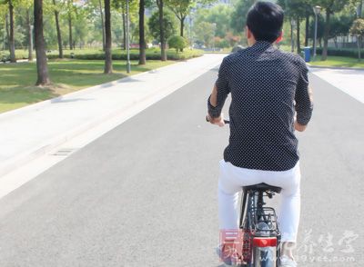 既错开身体和环境的低温时段，也避开早晨的污染时段