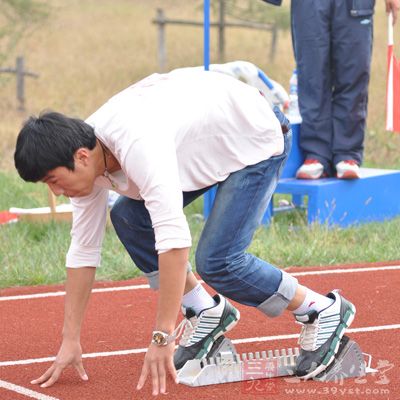 我们一定要养成积极进行体育锻炼的好习惯