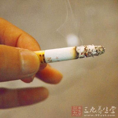 吸烟是造成口腔白斑的一个主要因素