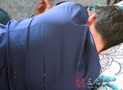 喜欢吃甜食而不能自制是造成长青春痘的重要因素 喜欢吃甜食而不能自制是造成长青春痘的重要因素