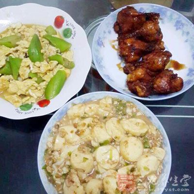 午餐一般在医院食堂吃盒饭