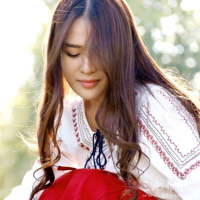 想根除黑头要有耐心 想根除黑头要有耐心