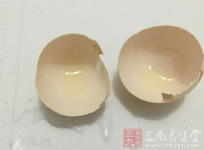 鸡蛋皮若干,将鸡蛋皮去其内皮后烘干或在锅内炒黄后研极细末,成人每次4克,每日2次,温开水送下。 鸡蛋皮若干,将鸡蛋皮去其内皮后烘干或在锅内炒黄后研极细末,成人每次4克,每日2次,温开水送下。
