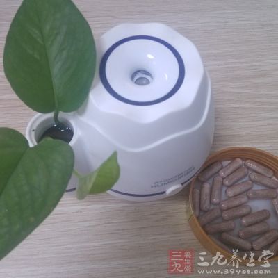 加湿器要定期清洗，防止滋生细菌