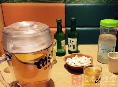 酒还会提高你身体的皮质醇水平 酒还会提高你身体的皮质醇水平