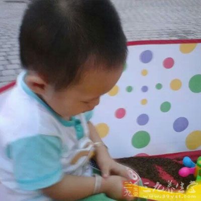 在我国,约77%的5岁儿童有龋齿,而发达国家(特别是北欧国家)70%的5岁儿童没有龋齿 在我国,约77%的5岁儿童有龋齿,而发达国家(特别是北欧国家)70%的5岁儿童没有龋齿