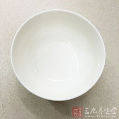 用小碗吃饭比用大碗吃饭的人身材更好，身体更健康