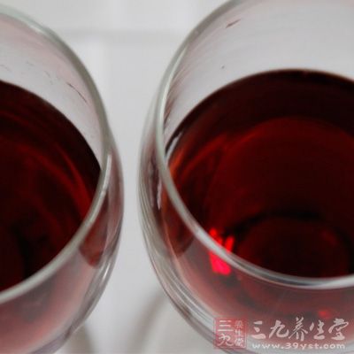 红酒中丰厚的葡萄多酚具有抗氧化