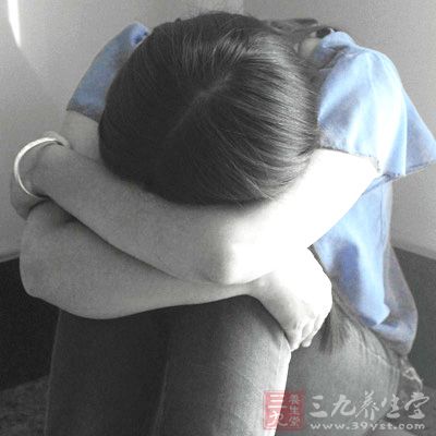 现代社会生活中对一直强调“男儿有泪不轻弹”的理论