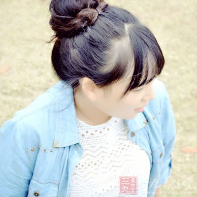 止汗剂是使用一种含铝化合物来阻塞毛孔