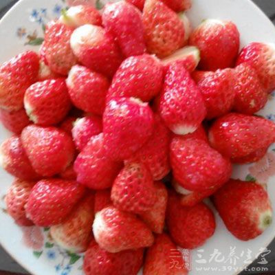 草莓等食物可以润肺养肺