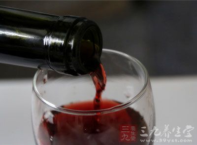 紅酒是天然的健康飲品