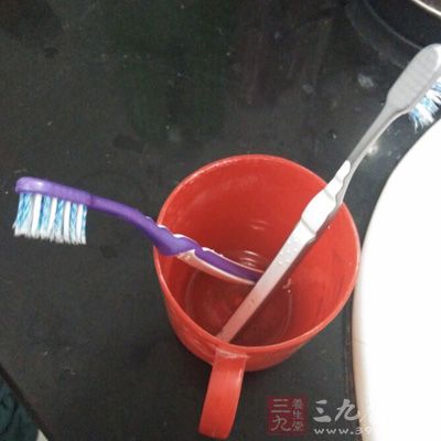 由你的表現(xiàn)看，你不是揮霍無度，也不是一毛不拔，屬于普通一般型