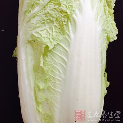 大白菜1棵、香菇12朵、虾米、金华火腿粒各1碗