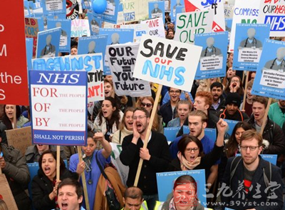 医疗系统没钱 第一个牺牲谁的利益看看NHS!