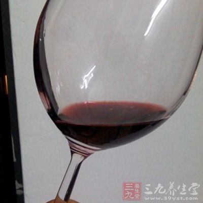 睡觉喝杯红酒有助排毒