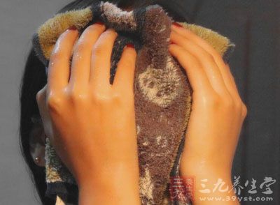 许多人害怕脸洗多了会把宝贵的皮脂膜洗掉