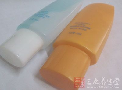 每天坚持涂抹防晒霜 每天坚持涂抹防晒霜