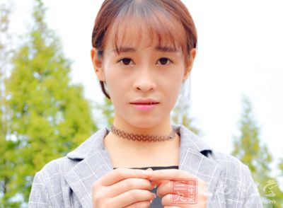 黑头是净白肌肤的天敌，在鼻头及其周围部分