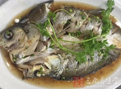 清蒸鱼虽是普通的家常菜,无须特别的原料你就可以做出高水平的清蒸鱼 清蒸鱼虽是普通的家常菜,无须特别的原料你就可以做出高水平的清蒸鱼