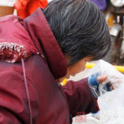 精神、神经症状表现异常。