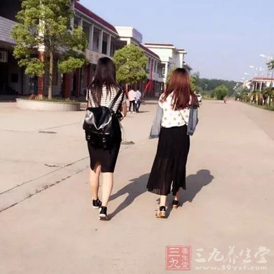 把左脚向前迈进一大步 把左脚向前迈进一大步