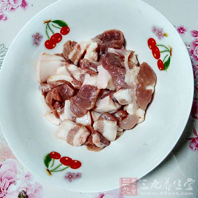 瘦猪肉120克，女贞子20克，菟丝子20克