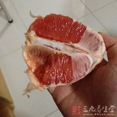 午晚飯后，吃半個或一個葡萄柚，吃到通便順暢為止