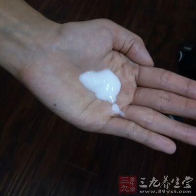 用洁面乳按摩完后，就可以清洗了