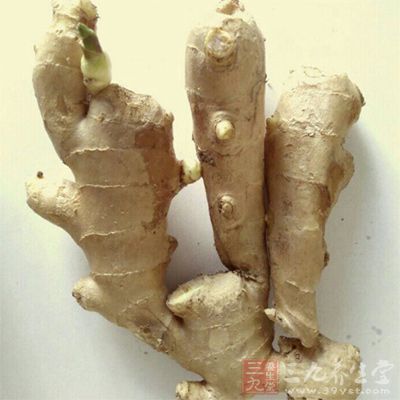 红茶6克,老生姜10克,蜂蜜适量。 红茶6克,老生姜10克,蜂蜜适量。