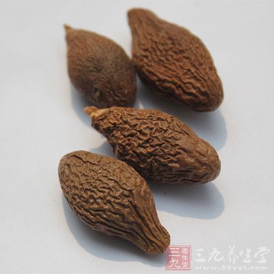 胖大海2枚,北沙参3克,桔梗3克,乌梅3克,大枣3枚,放入保温杯中,用沸水冲泡 胖大海2枚,北沙参3克,桔梗3克,乌梅3克,大枣3枚,放入保温杯中,用沸水冲泡