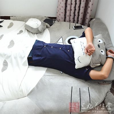 不难明白,要提升睡眠质量,首要一条是要积极治疗睡眠障碍,如失眠、睡眠呼吸暂停综合症等。 不难明白,要提升睡眠质量,首要一条是要积极治疗睡眠障碍,如失眠、睡眠呼吸暂停综合症等。