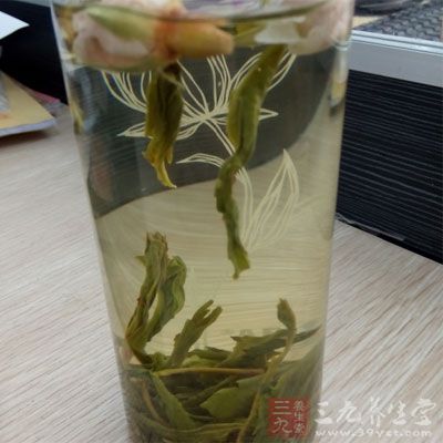 是每天睡觉前准备一杯绿茶水