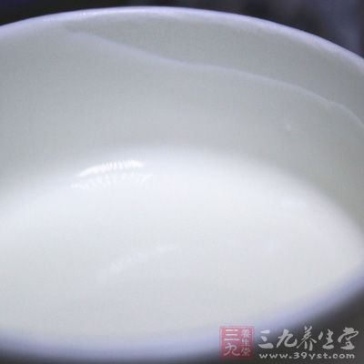 不靠谱三：吃牛奶皮肤变白，吃酱油皮肤变黑