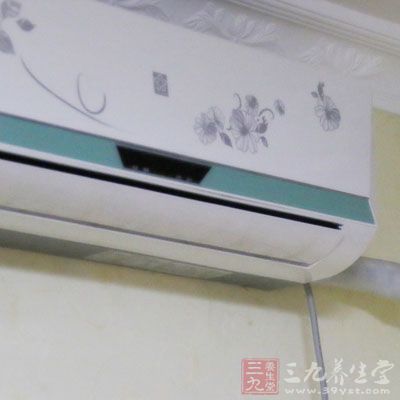 在家中要通過空調、電扇來降溫