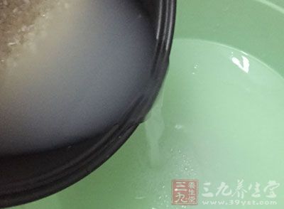 淘米水的功效 祛油润肤 淘米水的功效 祛油润肤
