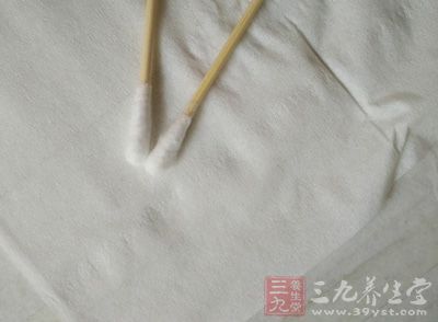 以酒精、肉毒杆菌毒素或消痔灵注射腋下 以酒精、肉毒杆菌毒素或消痔灵注射腋下